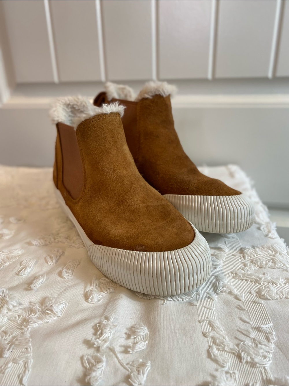 Timberland Suede Slip-On Boots in Chestnut Brown and White